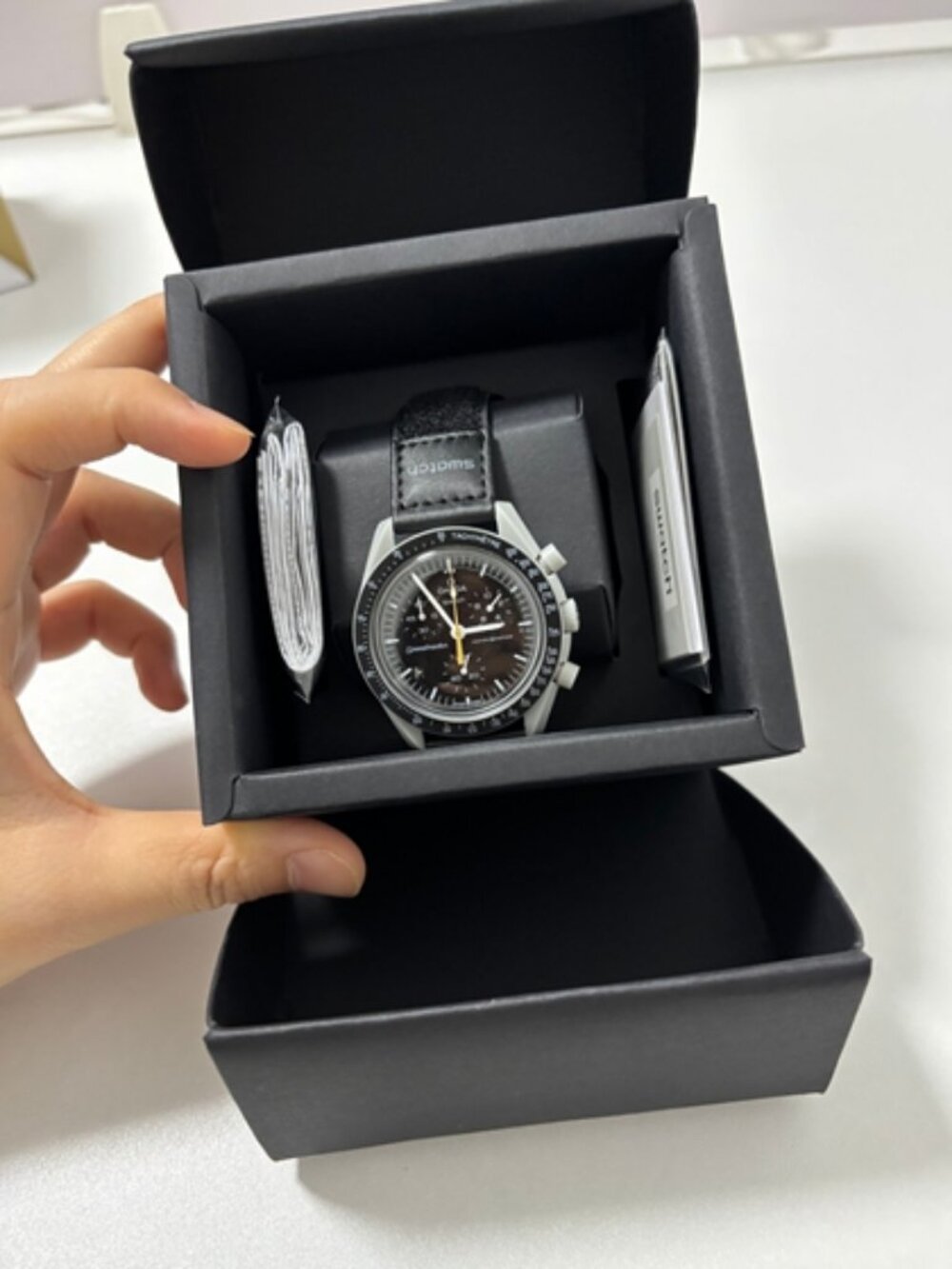 🍒OMEGA🍒 Moon Gold-Tone Hands Battery-Powered Watch